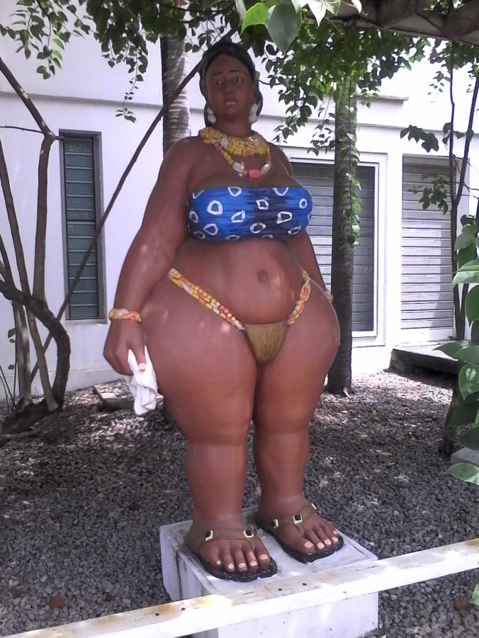 Statue femme obèse Abidjan